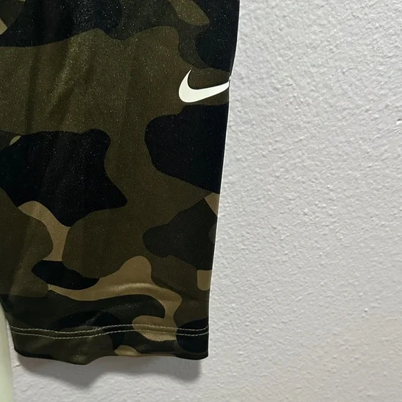 Nike Camo Leggings - Green and Black - Picture 8 of 10